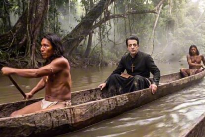 San José de Anchieta en piragua intentando pacificar las relaciones entre indios tamoyas y portugueses en 1563, vídeo con IA