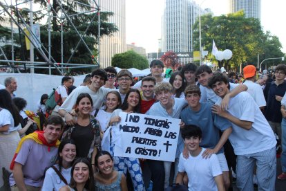 Un grupo de jóvenes en la Vigilia del sábado.