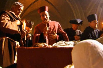 'True horror [Horror auténtico]' fue una serie de 2004 de la Discovery británica que presentaba Anthony Head (1954-2026). Uno de sus cuatro capítulos fue sobre demonios y entre los casos históricos escenificaron el caso de Nicole Aubry (en la imagen).