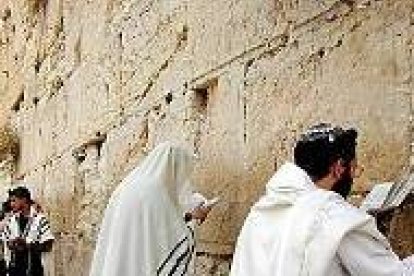 Judíos rezando en el Muro de las Lamentaciones