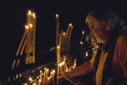 La luz de Jesús no es cegadora, sino humilde, amorosa y ligada a la Cruz