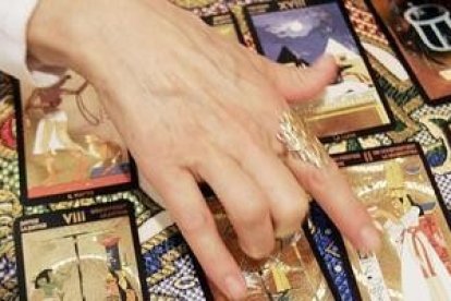 Fabienne empezó con el tarot y la adivinación, saltó al yoga, el esoterismo y los rosacruces