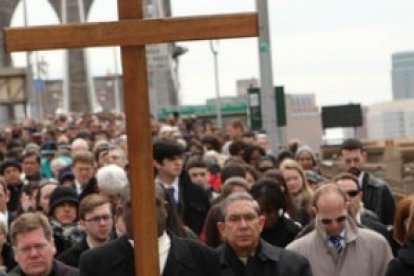 Via Crucis de Viernes Santo en el Puente de Brooklyn, Nueva York