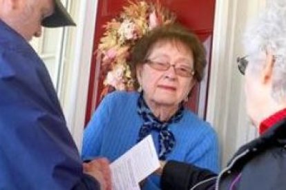Jim y Marty, católicos evangelizadores puerta a puerta de la parroquia Holy Infant de Ellisville