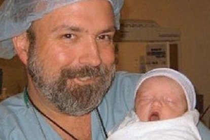 Hoy John Bruchalski es un esforzado líder provida que ayuda a muchos niños y familias, pero durante años fue un médico abortista y confundido