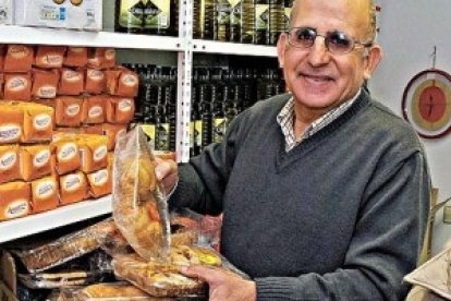 Despensa de Cáritas en la localidad navarra de Estella - la ley quería cobrar por locales parroquiales, con sus despensas, roperos, servicios de Cáritas, etc...