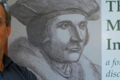 Karl Giberson posa en un foro de debate católico de Inglaterra