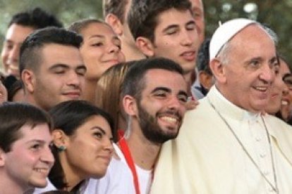 Un signo de cercanía de Francisco es que resulta muy fácil fotografiarse a su lado informalmente