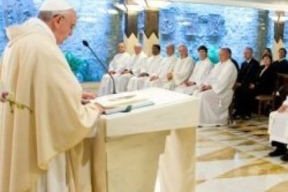 El Papa Francisco predica cada mañana en la residencia Santa Marta donde se aloja