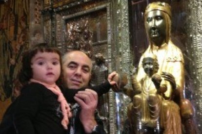 La Virgen de Montserrat cuenta con el cariño de muchos fieles de todas las edades