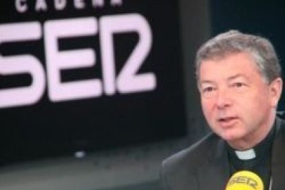 Al obispo Martínez Camino le queda sólo un mes como portavoz de la Conferencia Episcopal