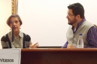 Suso del Pino junto a Pilar Gutiérrez, coordinadora de Apóstoles de la vida