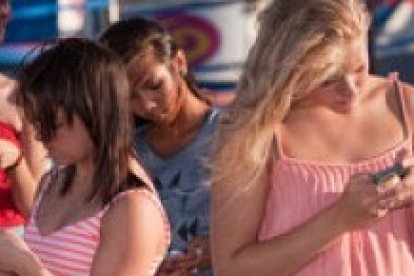 No es lo que hacen con el ordenador en el colegio... es lo que encuentran con el smartphone a cualquier hora
