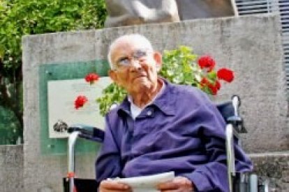 Francisco Echeverría, religioso josefino conocido como Padre Panchito, nació en 1909 y sigue oficiando misa