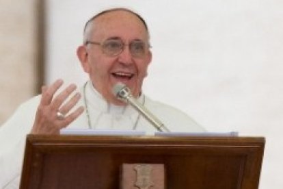 El Papa Francisco pide que todos los cristianos -no sólo los carismáticos- hagan oración de alabanza