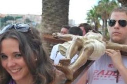 Los jóvenes misioneros ayudan en procesiones, actividades evangelizadores y visitas a ancianos o enfermos