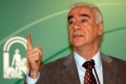 Luciano Alonso, consejero de Educación de Andalucía - la ley de transexualidad fomenta la propaganda de ideología gay y transexual en los colegios contra los padres