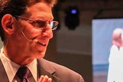 Richard Cohen propone un plan de acogida basado en el amor familiar para rehacer todo lo que esté roto.