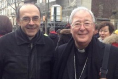 El obispo Reig Pla -a la derecha- con el cardenal Barbarin, de Lyon, en la Marcha por la Vida de París