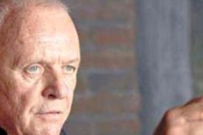 Anthony Hopkins interpreta a un sacerdote exorcista en la película El Rito