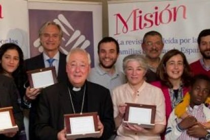 Premiados de Revista Misión: el padre Larrú, el obispo Reig, la familia Olguín, los Martínez Arregui y Francisco Valencia de Línea Directa