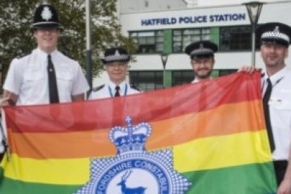 Activistas del lobby gay en la Policía inglesa, dispuestos a cerrar los colegios religiosos en cuanto se lo ordenen