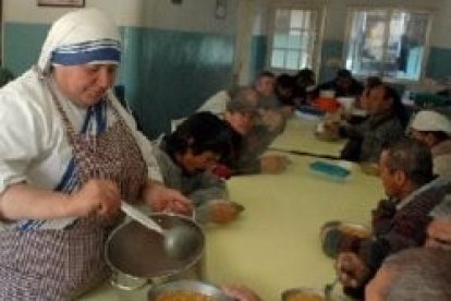 Las parroquias y órdenes apoyan comedores, roperos, asociaciones y voluntariados para los más necesitados