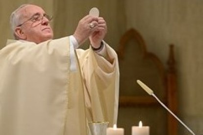 Francisco en las misas en Santa Marta explica las Escrituras