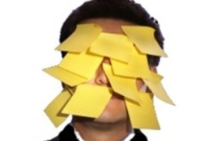 El clericalismo implica que el clérigo intenta hacerlo todo, cosa imposible que impide la cercanía a cada oveja... y peor aún con las alejadas