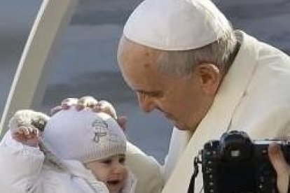 El Papa Francisco aprovecha las audiencias de los miércoles para saludar a niños y familias de peregrinos