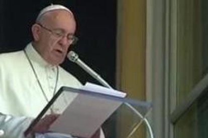 Francisco, desde el Palacio Apostólico, se dirige al pueblo en el rezo del ángelus cada domingo