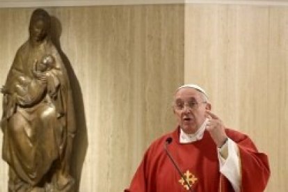 Francisco explica las escrituras en sus homilías matinales en la Casa Santa Marta