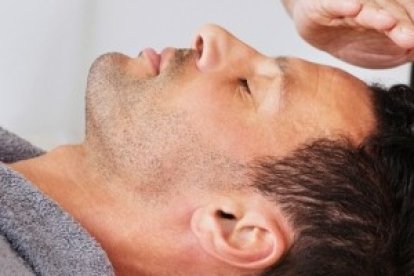 Más allá de cierta relajación -por estar tumbado- y efecto placebo, la ciencia no ha encontrado eficacia al reiki... y espiritualmente puede ser muy dañino