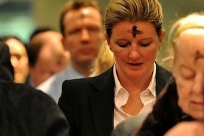 La ceniza en la frente tiene un significado penitencial y nos recuerda que hemos de morir.