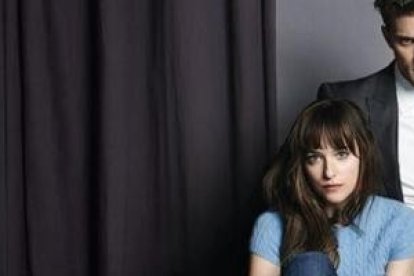 La película y el libro 50 sombras de Grey dicen Anastasia tiene 21 años... pero está descrita como una niña - es la historia de un hombre que depreda a una menor débil