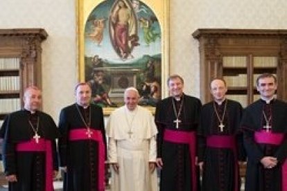 El obispo de Estonia - país casi sin católicos, muy descristianizado- y los de Letonia, con el Papa