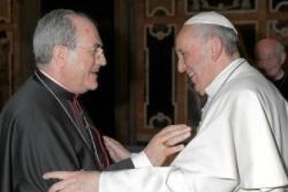 El Papa Francisco con el arzobispo Asenjo, de Sevilla