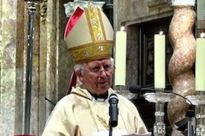 La convocatoria del cardenal Cañizares fue seguida masivamente en la catedral.
