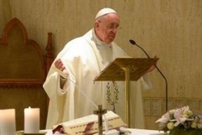 El Papa Francisco, en la misa de Santa Marta, anima siempre a dejarse renovar por el Espíritu Santo