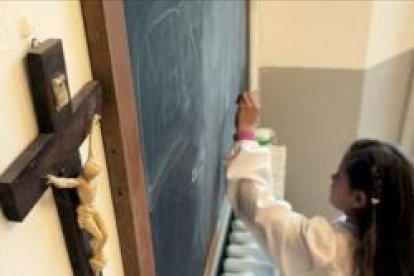 El PP ha reducido la clase de religión a 45 minutos - las clases han de remodelar su programa