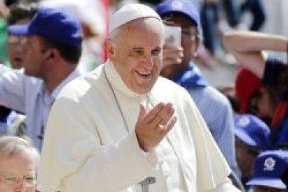 El Papa Francisco ofrece 2 oraciones junto con la encíclica Laudato Si