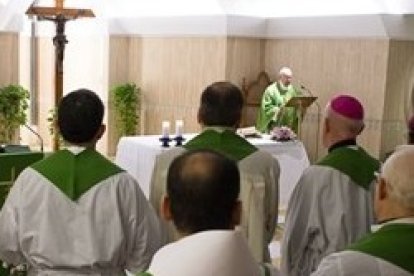 El Papa Francisco celebra misa casi cada mañana en Santa Marta y explica las Escrituras