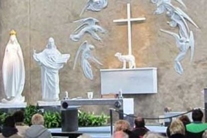 El santuario de Knock en Irlanda, donde sucedió la aparición en el siglo XIX y la curación asombrosa en 1989