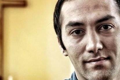 Reza Rahman tuvo que huir del centro de refugiados alemán donde se encontraba, amenazado por sus compañeros por ser cristiano.