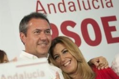 Juan Espadas, el nuevo alcalde socialista de Sevilla, con Susana Díaz, presidenta autonómica andaluza