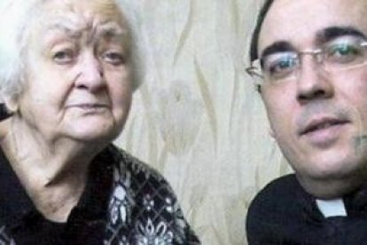 La señora Sofía, que ya falleció, y el padre Teijeiro, misionero de Astorga en la fría República de Komi