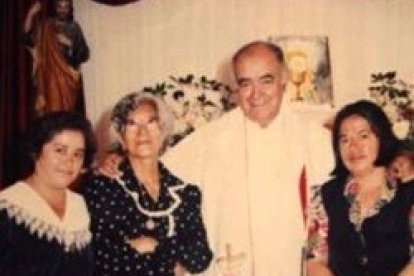 El padre Juan Manuel Martín del Campo avanza hacia los altares