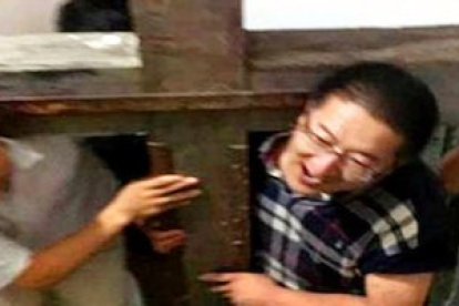 Zhang Kai, en el centro, en una imagen tomada el 25 de agosto en Wenzhou, poco antes de su arresto.