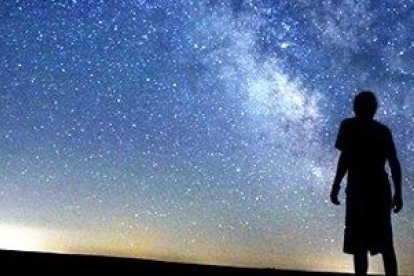 Sarah Salviander, una científica que encontró la fe observando el universo
