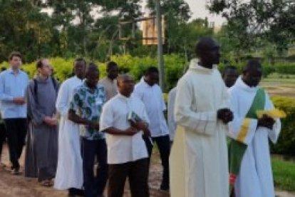 La Iglesia que camina en el siglo XXI intenta llegar a todo el mundo, todos los pueblos, todas las lenguas y personas... un esfuerzo titánico